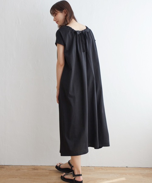 ikka(イッカ)の「バックリボンカットワンピース(ワンピース・レディース・ブラック/オリーブ/モカ・S/M/L)」の8枚目の写真