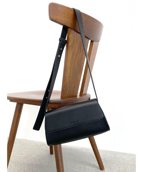 Ungrid（アングリッド）の「フェイクレザーショルダーバッグ（ショルダーバッグ・レディース・ブラック/アイボリー・FREE）」の2枚目の写真