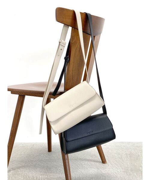 Ungrid（アングリッド）の「フェイクレザーショルダーバッグ（ショルダーバッグ・レディース・ブラック/アイボリー・FREE）」の3枚目の写真