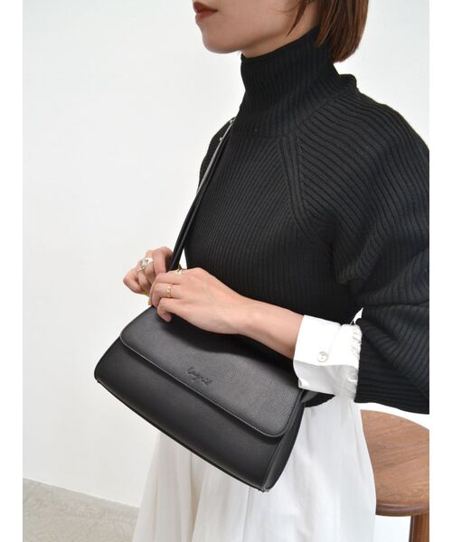 Ungrid（アングリッド）の「フェイクレザーショルダーバッグ（ショルダーバッグ・レディース・ブラック/アイボリー・FREE）」の4枚目の写真