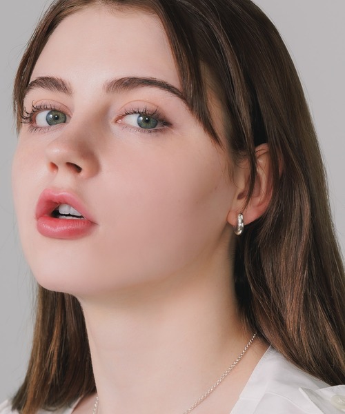 ANNIKA INEZ(アニカイネズ)の「Annika Inez/アニカ イネズ Ample Hinge Hoops, Mini ピアス(ピアス(両耳用)・レディース・シルバー・FREE)」の6枚目の写真