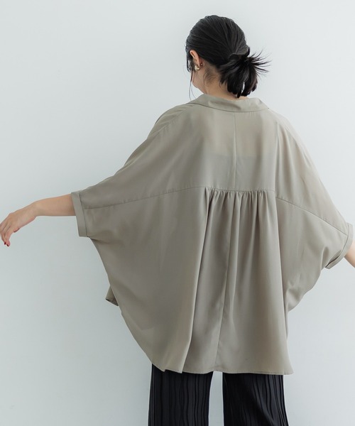 coca(coca)(コカ)の「とろみドルマンシャツ(シャツ/ブラウス・レディース・ベージュ/ネイビー・M/L)」の6枚目の写真