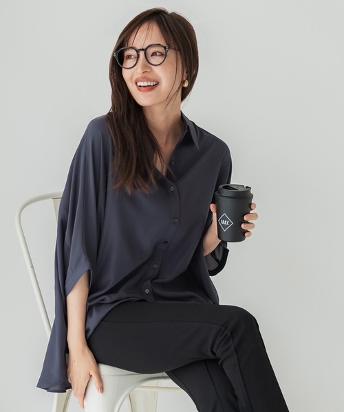 coca(coca)(コカ)の「とろみドルマンシャツ(シャツ/ブラウス・レディース・ベージュ/ネイビー・M/L)」の11枚目の写真