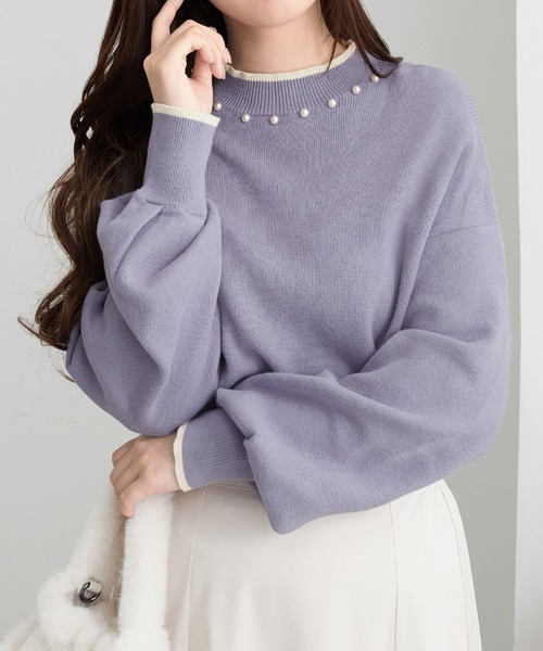 alotta(アロッタ)の「衿元パール調配色ミラノリブニット(ニット/セーター・レディース・ホワイト/ブルー/グレイッシュベージュ/ネイビー/ホワイト×ブラック/ピンク・L/M/3L/LL)」の5枚目の写真