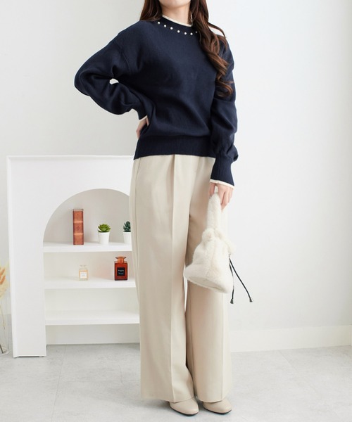 alotta(アロッタ)の「衿元パール調配色ミラノリブニット(ニット/セーター・レディース・ホワイト/ブルー/グレイッシュベージュ/ネイビー/ホワイト×ブラック/ピンク・L/M/3L/LL)」の15枚目の写真