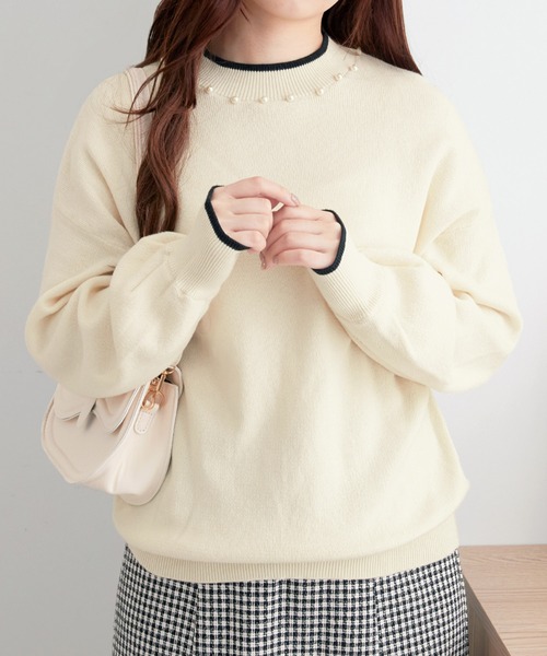 alotta(アロッタ)の「衿元パール調配色ミラノリブニット(ニット/セーター・レディース・ホワイト/ブルー/グレイッシュベージュ/ネイビー/ホワイト×ブラック/ピンク・L/M/3L/LL)」の17枚目の写真