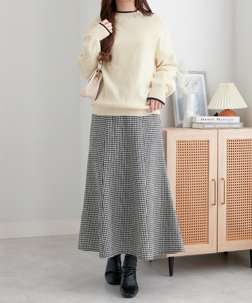 alotta(アロッタ)の「衿元パール調配色ミラノリブニット(ニット/セーター・レディース・ホワイト/ブルー/グレイッシュベージュ/ネイビー/ホワイト×ブラック/ピンク・L/M/3L/LL)」の18枚目の写真