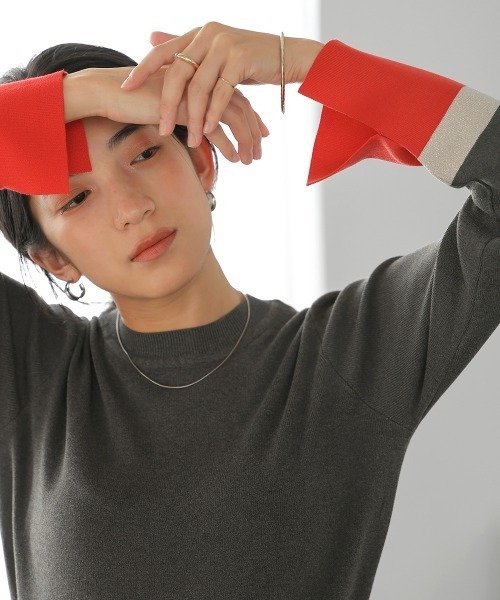 Bou Jeloud(ブージュルード)の「総針袖口配色ニットトップス(ニット/セーター・レディース・ネイビー/ベージュ/グレー・FREE)」の2枚目の写真