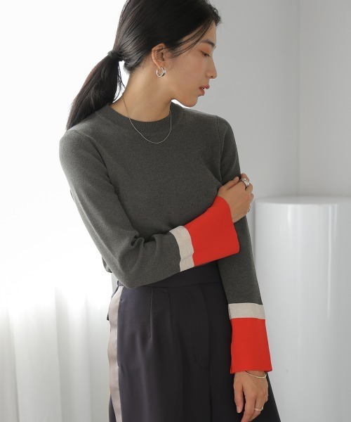 Bou Jeloud(ブージュルード)の「総針袖口配色ニットトップス(ニット/セーター・レディース・ネイビー/ベージュ/グレー・FREE)」の4枚目の写真