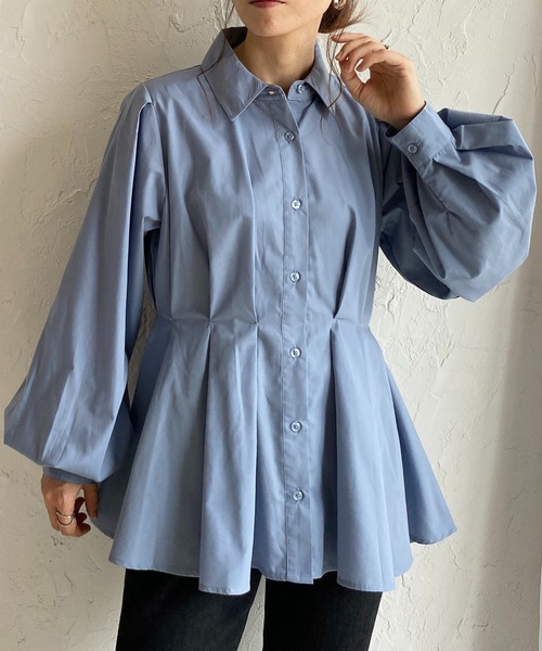 She's Closet(シーズクローゼット)の「ウエストタック長袖パフスリーブフレアペプラムブラウス(シャツ/ブラウス・レディース・ブルー/オフホワイト/ブラック/サンドベージュ・FREE)」の4枚目の写真