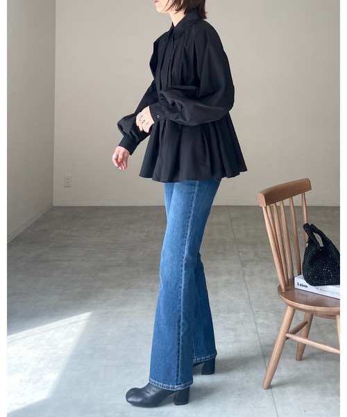 She's Closet(シーズクローゼット)の「ウエストタック長袖パフスリーブフレアペプラムブラウス(シャツ/ブラウス・レディース・ブルー/オフホワイト/ブラック/サンドベージュ・FREE)」の20枚目の写真