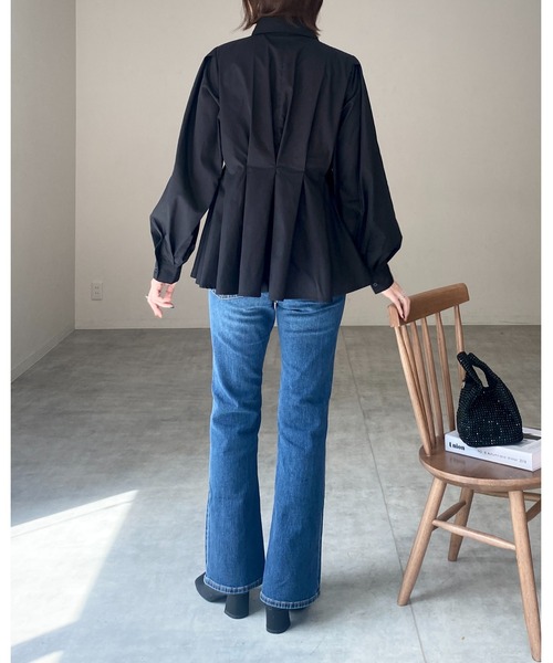 She's Closet(シーズクローゼット)の「ウエストタック長袖パフスリーブフレアペプラムブラウス(シャツ/ブラウス・レディース・ブルー/オフホワイト/ブラック/サンドベージュ・FREE)」の21枚目の写真