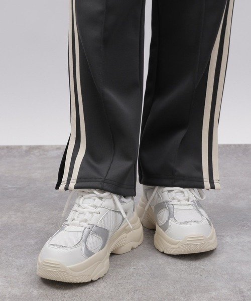 LAKOLE（ラコレ）の「メッシュボリュームスニーカー / 972449（スニーカー・レディース・ホワイト/ベージュ・LARGE/MEDIUM）」の3枚目の写真