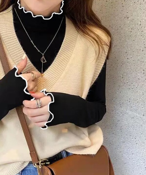 Doux Belle(ドゥーベル)の「タートルネックデザイントップス(Tシャツ/カットソー・レディース・ホワイト/ベージュ/ブラック/ブラウン系その他/グリーン・FREE)」の3枚目の写真