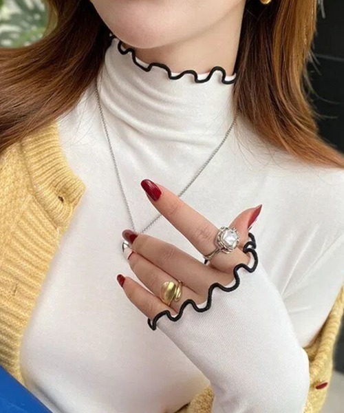 Doux Belle(ドゥーベル)の「タートルネックデザイントップス(Tシャツ/カットソー・レディース・ホワイト/ベージュ/ブラック/ブラウン系その他/グリーン・FREE)」の15枚目の写真