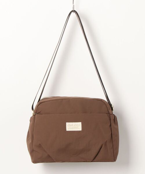 and it_（アンドイット）の「Legato Largo ふわり 洗える ショルダーバッグ（ショルダーバッグ・レディース・ダークグレー/オリーブ/ブラック/ブラウン/ベージュ/スモークピンク/ライトグレー・FREE）」の4枚目の写真