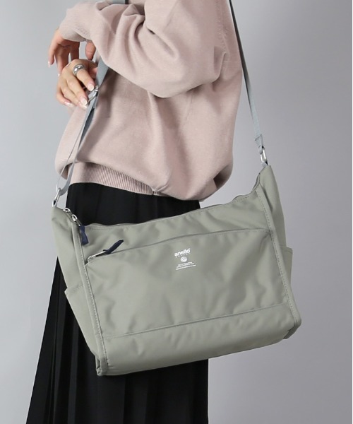 and it_（アンドイット）の「anello キャビン ショルダー（ショルダーバッグ・レディース・グレイッシュベージュ/ブラック/ダークブラック/ネイビー・FREE）」の3枚目の写真