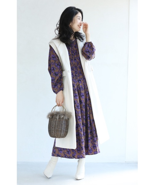 cawaii（カワイイ）の「凛と咲く紫花シャーリングミディアムワンピース　ロング丈（ワンピース・レディース・パープル・FREE）」の9枚目の写真