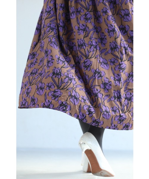 凛と咲く紫花シャーリングミディアムワンピース ロング丈