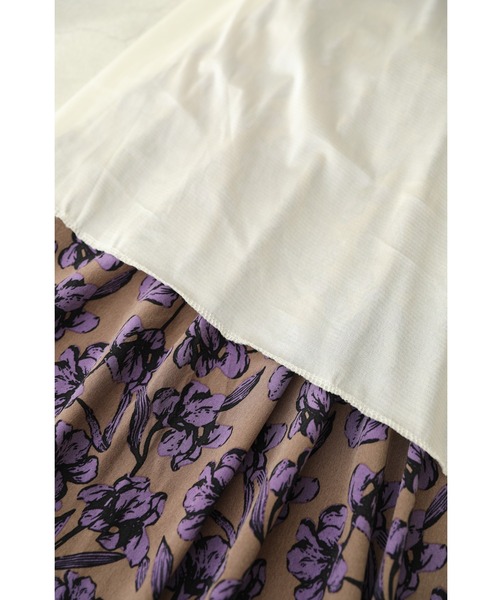 cawaii（カワイイ）の「凛と咲く紫花シャーリングミディアムワンピース　ロング丈（ワンピース・レディース・パープル・FREE）」の16枚目の写真