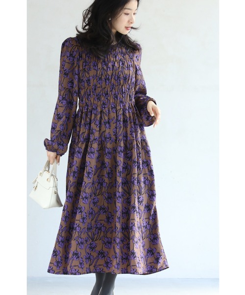 cawaii（カワイイ）の「凛と咲く紫花シャーリングミディアムワンピース　ロング丈（ワンピース・レディース・パープル・FREE）」の17枚目の写真