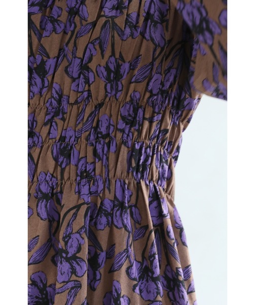 cawaii（カワイイ）の「凛と咲く紫花シャーリングミディアムワンピース　ロング丈（ワンピース・レディース・パープル・FREE）」の18枚目の写真