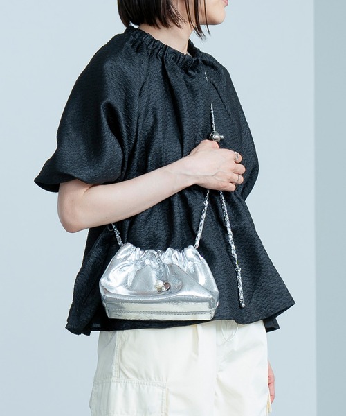 HEILIS(ヘイリス)の「ミニギャザーバッグ / 巾着バッグ チェーンバッグ オケージョン パーティーバッグ ミニバッグ 巾着 レザー コンパクト ミニサイズ 2WAY ブラック シルバー(クラッチバッグ・レディース・ブラック/シルバー/ブロンズ・FREE)」の3枚目の写真