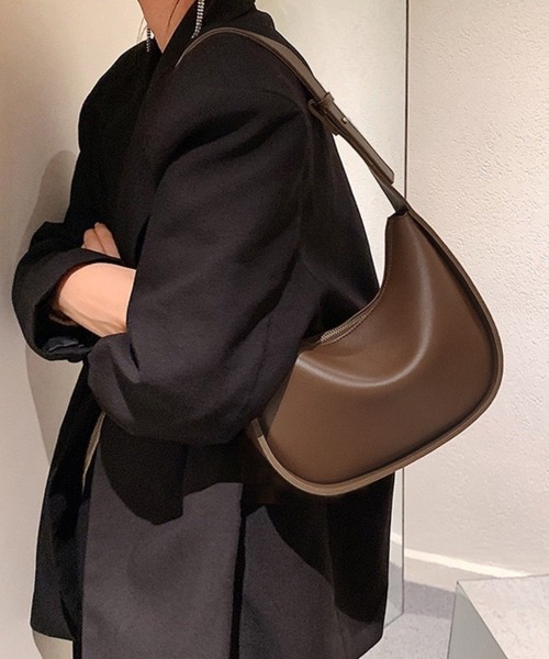 Chaco closet(チャコ クローゼット)の「フェイクレザーワンハンドルハーフムーンハンドバッグ(ハンドバッグ・レディース・ブラウン/ベージュ/アイボリー/ブラック/キャメル・FREE)」の22枚目の写真
