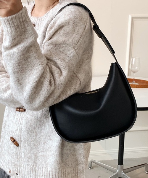 Chaco closet(チャコ クローゼット)の「フェイクレザーワンハンドルハーフムーンハンドバッグ(ハンドバッグ・レディース・ブラウン/ベージュ/アイボリー/ブラック/キャメル・FREE)」の16枚目の写真