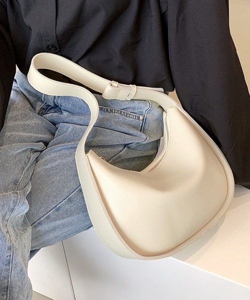 Chaco closet(チャコ クローゼット)の「フェイクレザーワンハンドルハーフムーンハンドバッグ(ハンドバッグ・レディース・ブラウン/ベージュ/アイボリー/ブラック/キャメル・FREE)」の11枚目の写真
