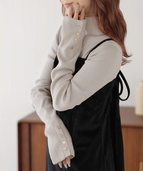 nouvellemoi（ヌーベルモイ）の「袖口ボタンリブニットタートルネックプルオーバー（ニット/セーター・レディース・グレー/ブラック/グリーン/アイボリー・FREE）」の3枚目の写真