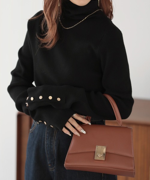 nouvellemoi（ヌーベルモイ）の「袖口ボタンリブニットタートルネックプルオーバー（ニット/セーター・レディース・グレー/ブラック/グリーン/アイボリー・FREE）」の2枚目の写真