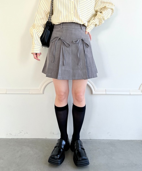 Loueme(ルエム)の「リボンプリーツミニスカパン(スカート・レディース・グレー/ベージュ/ブラック・M/S)」の1枚目の写真