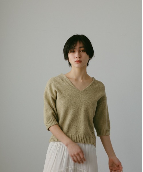 CASA FLINE（カーサフライン）の「Vネックショートニットトップス（T 