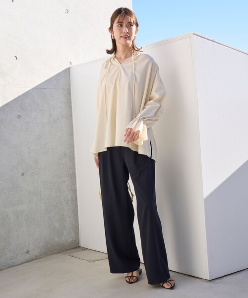 UNFILO(アンフィーロ)の「イージーチノ ワイドパンツ(その他パンツ・レディース・ネイビー系/ホワイト系/ベージュ系・X-SMALL/SMALL/MEDIUM/LARGE)」の4枚目の写真