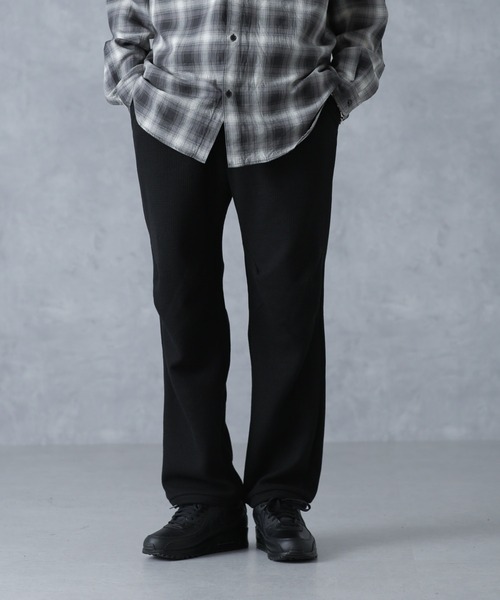 NANO universe（ナノユニバース）の「サマーワッフルイージーパンツ（その他パンツ・メンズ・グレー/ブラック・S/M/L）」の2枚目の写真