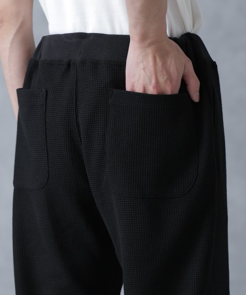 NANO universe（ナノユニバース）の「サマーワッフルイージーパンツ（その他パンツ・メンズ・グレー/ブラック・S/M/L）」の22枚目の写真