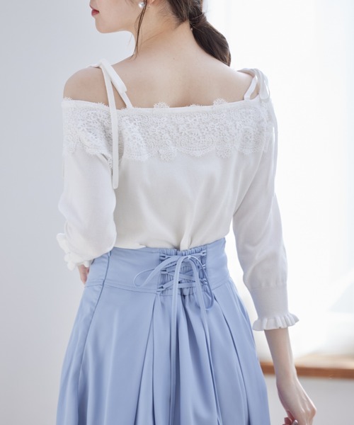 tocco closet(トッコ クローゼット)の「肩りぼん付きレース装飾オフショルニットプルオーバー(ニット/セーター・レディース・オフホワイト/ネイビー/サックスブルー・M)」の5枚目の写真