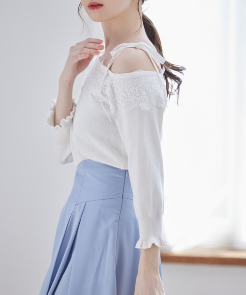 tocco closet(トッコ クローゼット)の「肩りぼん付きレース装飾オフショルニットプルオーバー(ニット/セーター・レディース・オフホワイト/ネイビー/サックスブルー・M)」の6枚目の写真