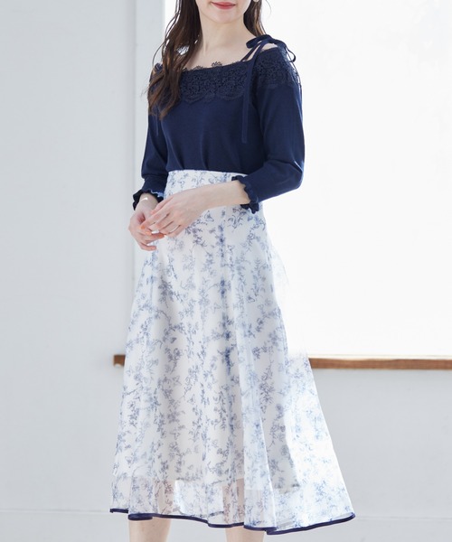 tocco closet(トッコ クローゼット)の「肩りぼん付きレース装飾オフショルニットプルオーバー(ニット/セーター・レディース・オフホワイト/ネイビー/サックスブルー・M)」の11枚目の写真