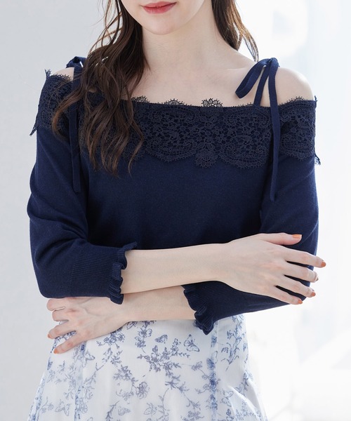 tocco closet(トッコ クローゼット)の「肩りぼん付きレース装飾オフショルニットプルオーバー(ニット/セーター・レディース・オフホワイト/ネイビー/サックスブルー・M)」の9枚目の写真
