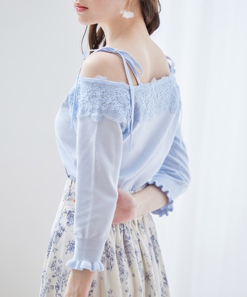 tocco closet(トッコ クローゼット)の「肩りぼん付きレース装飾オフショルニットプルオーバー(ニット/セーター・レディース・オフホワイト/ネイビー/サックスブルー・M)」の17枚目の写真