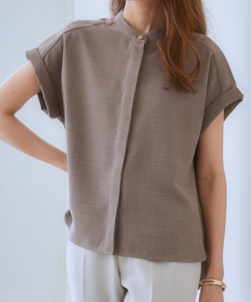 7days Life Styling（セブンデイズライフスタイリング）の「麻調合繊バンドカラー半袖ブラウス（しわになりにくい・接触冷感・ＵＶカット・洗える）（シャツ/ブラウス・レディース・モカ/ネイビー/ライトベージュ/グリーン・S/M/L/LL）」の2枚目の写真