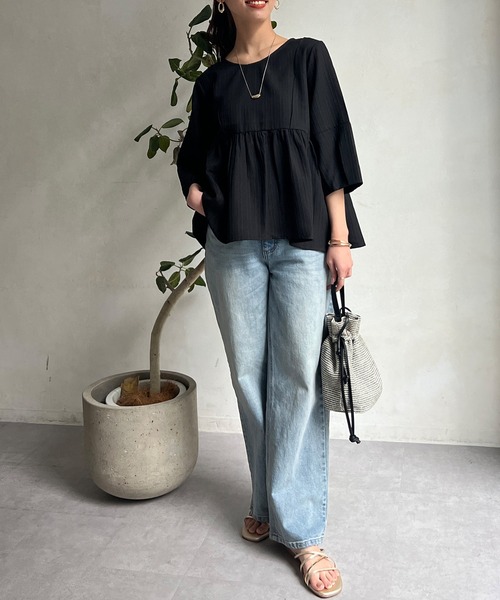 Chez toi(シェトワ)の「ふくれジャガードペプラムブラウス(シャツ/ブラウス・レディース・オフホワイト/ブラック・FREE)」の3枚目の写真