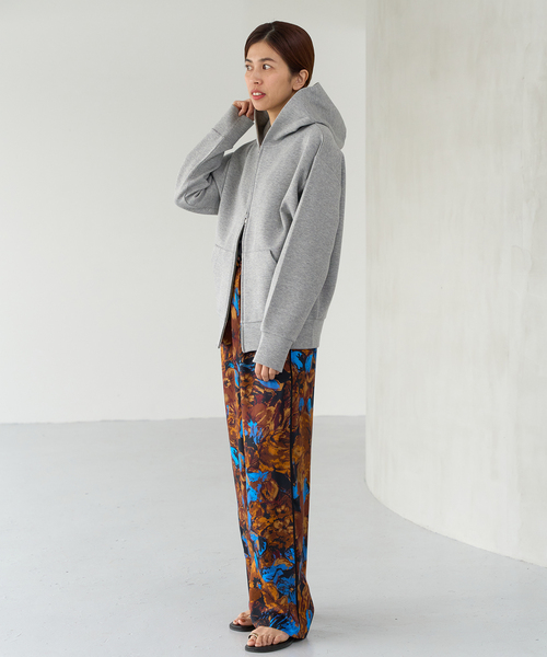 IENA（イエナ）の「ダンボールニットジップアップフーディ（パーカー・レディース・ライトグレー/ホワイト・FREE）」の11枚目の写真