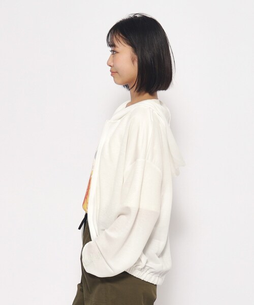 PINK-latte（ピンクラテ）の「◆【UV・接触冷感・130cmあり】シアーカノコパーカー（パーカー・キッズ・ブラック/オフホワイト/ライトパープル・13/14/15 /16）」の4枚目の写真