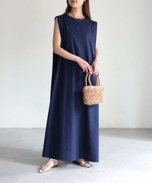 Riberry(リベリー)の「綿麻ショルダータックノースリーブワンピース(ワンピース・レディース・ネイビー/キナリ/ブルー/グレイッシュベージュ・MEDIUM)」の8枚目の写真