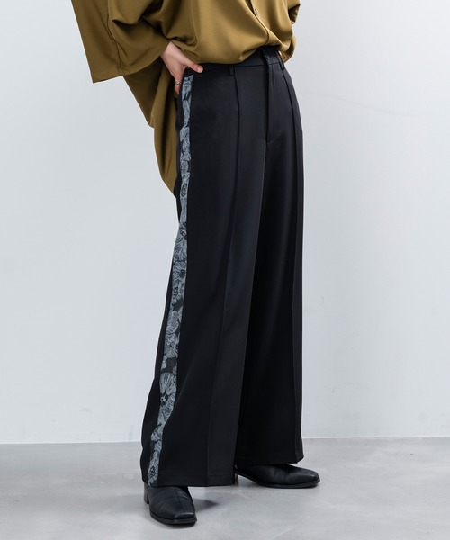JUNRED（ジュンレッド）の「【 UNISEX 】サイドデザインワイドパンツ（その他パンツ・メンズ・ブラック/グリーン・L/S/M）」の2枚目の写真