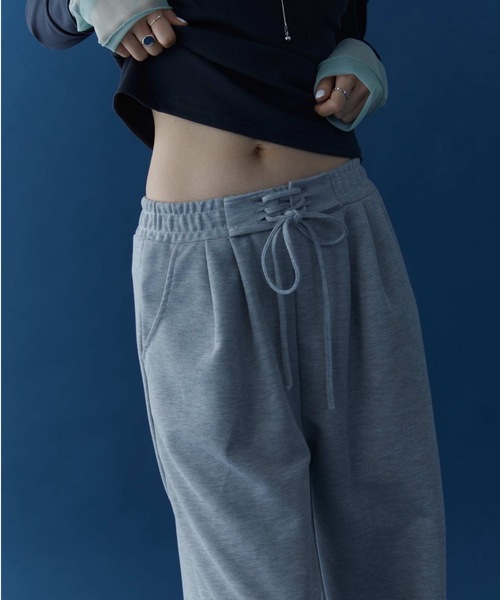 DRWCYS（ドロシーズ）の「レースアップスウェットパンツ（スウェットパンツ・レディース・オフホワイト/グレー・FREE）」の4枚目の写真