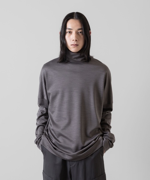 ATTACHMENT（アタッチメント）の「WO/NY スムース オーバーサイズドハイネックL/S TEE / WO/NY SMOOTH OVERSIZED HIGHNECK L/S TEE（Tシャツ/カットソー・メンズ・ブラック/グレー/ダークブラウン・1/2/3/4）」の9枚目の写真